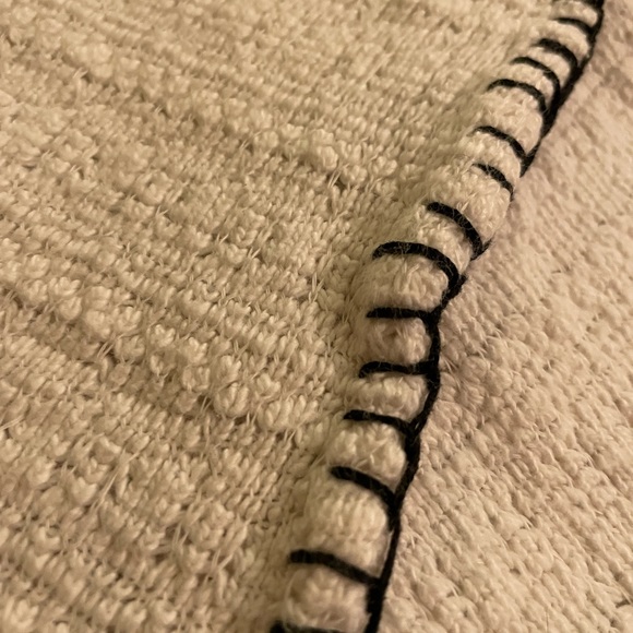 Urban Outfitters cropped sweater - Picture 3 of 5